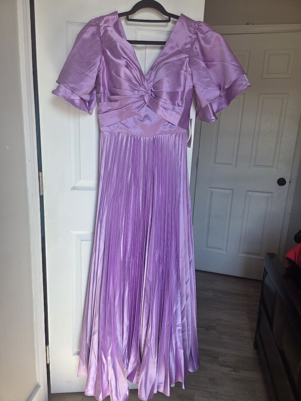 Elegant Lavender Pleated Maxi Dress - V-Neck with Flutter Sleeves